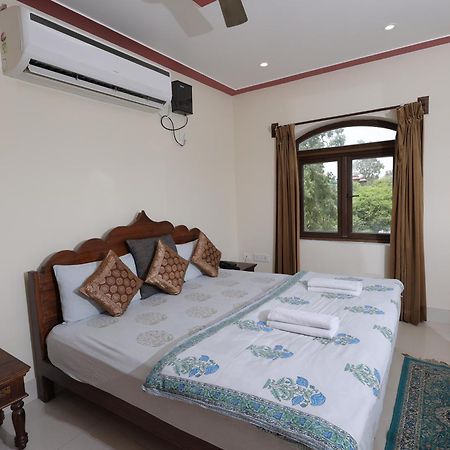 Mvt Guesthouse & Restaurant Vrindāvan Exterior foto