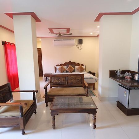 Mvt Guesthouse & Restaurant Vrindāvan Exterior foto