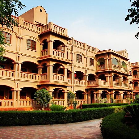 Mvt Guesthouse & Restaurant Vrindāvan Exterior foto