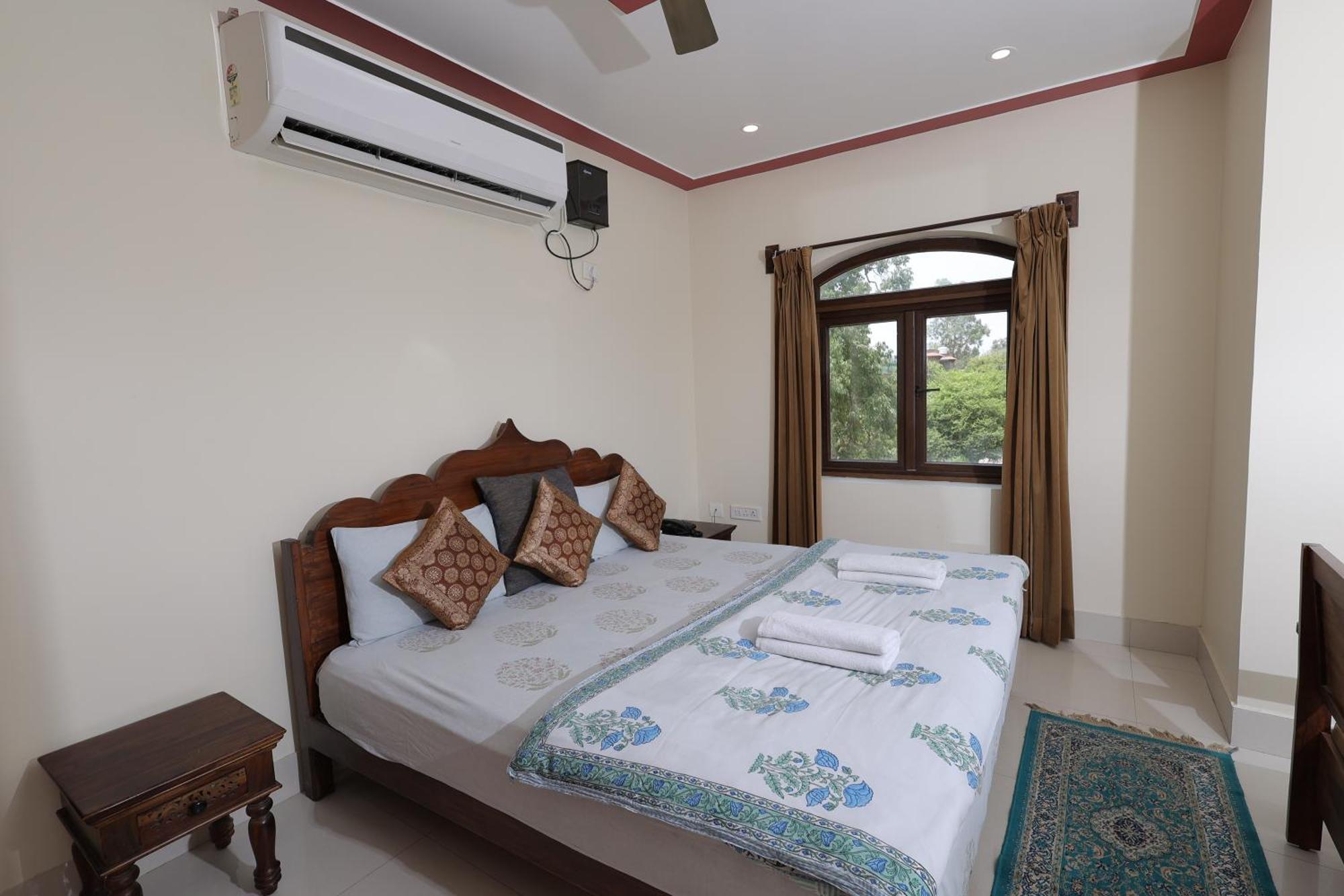 Mvt Guesthouse & Restaurant Vrindāvan Exterior foto