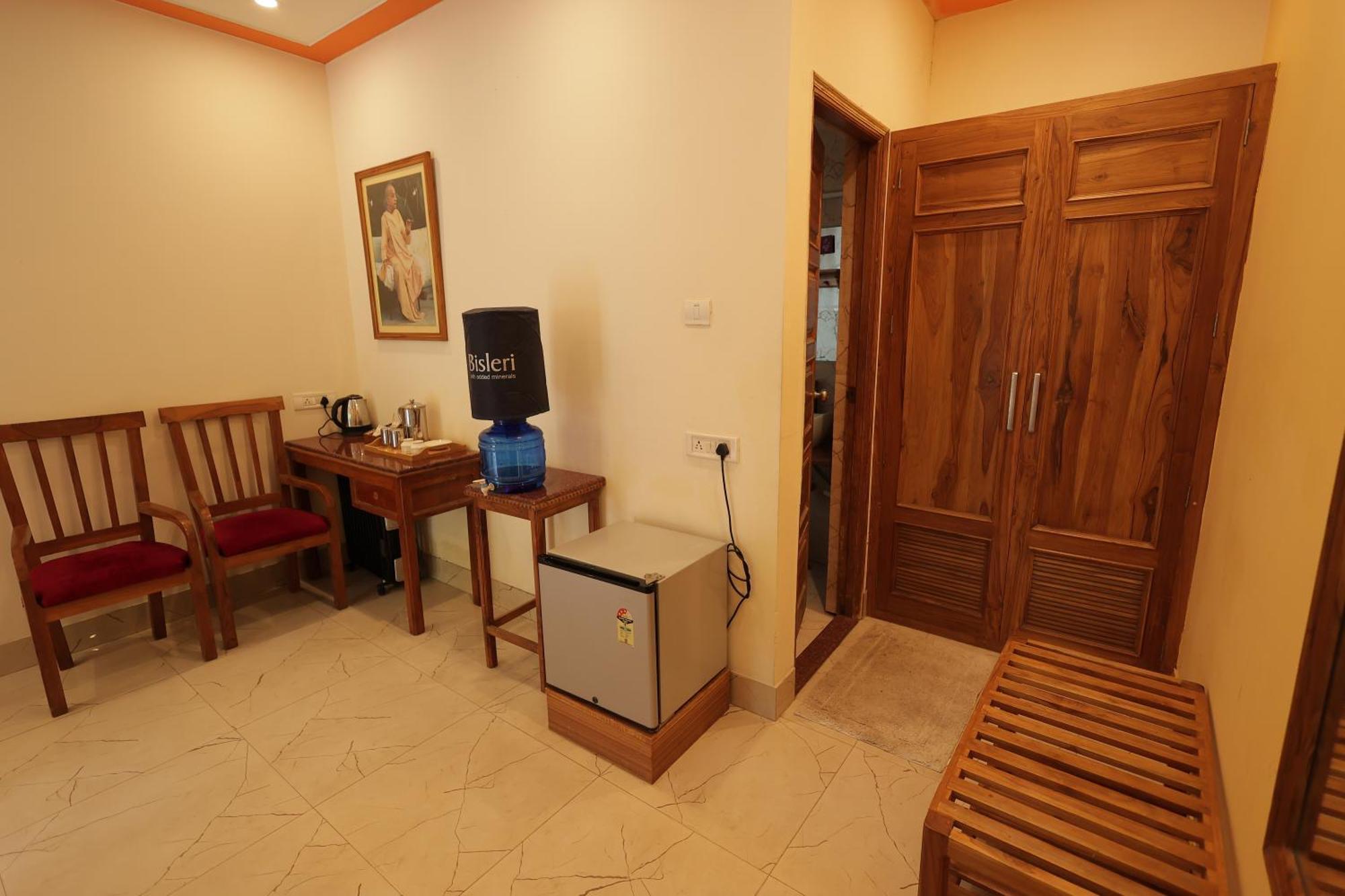 Mvt Guesthouse & Restaurant Vrindāvan Exterior foto