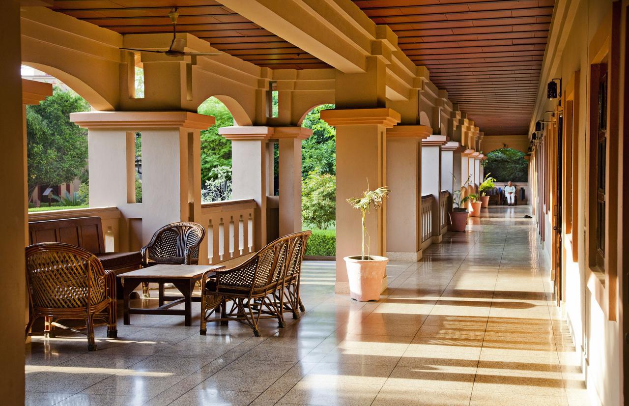 Mvt Guesthouse & Restaurant Vrindāvan Exterior foto