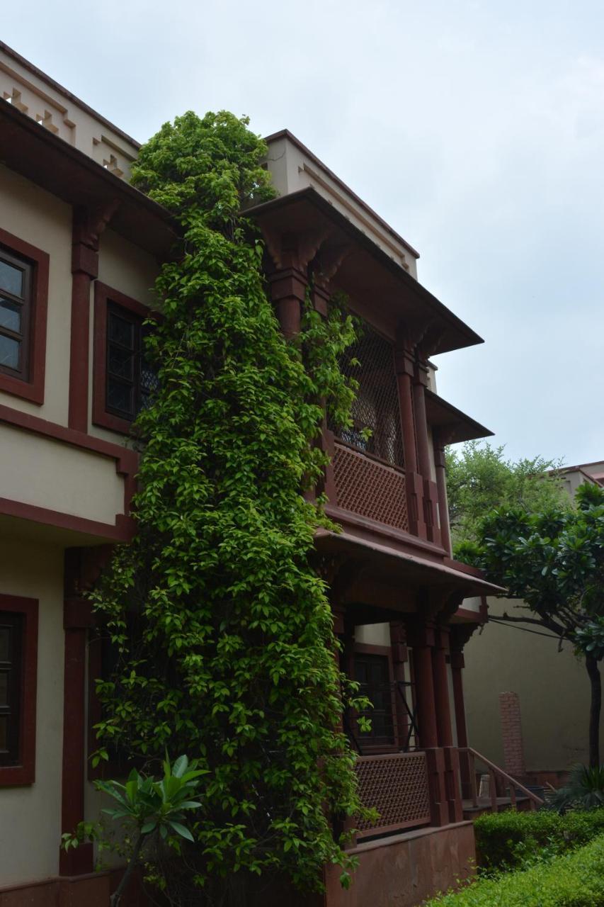 Mvt Guesthouse & Restaurant Vrindāvan Exterior foto