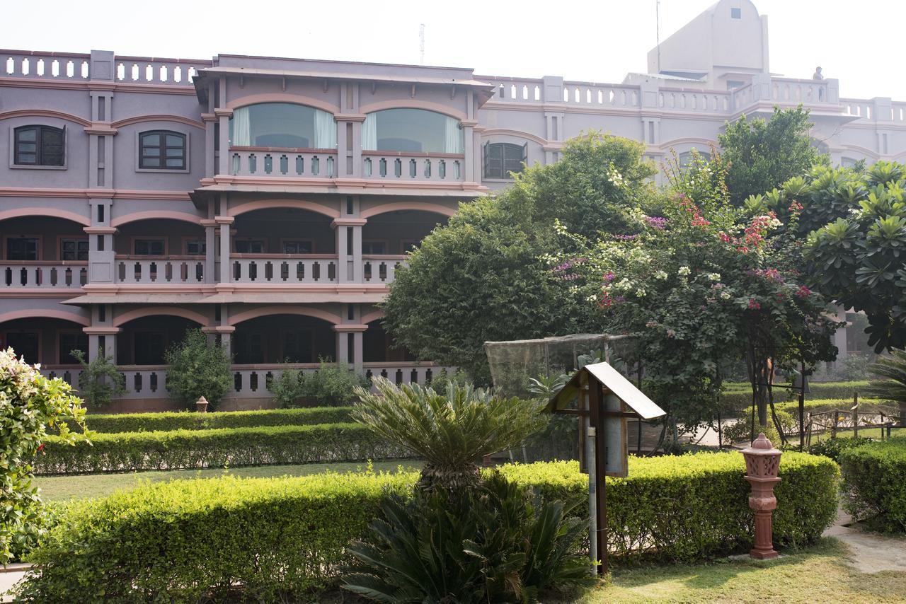 Mvt Guesthouse & Restaurant Vrindāvan Exterior foto