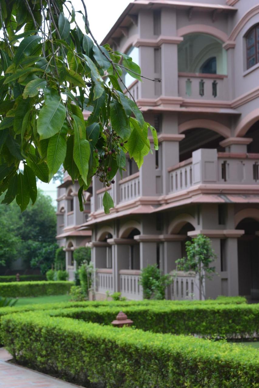Mvt Guesthouse & Restaurant Vrindāvan Exterior foto