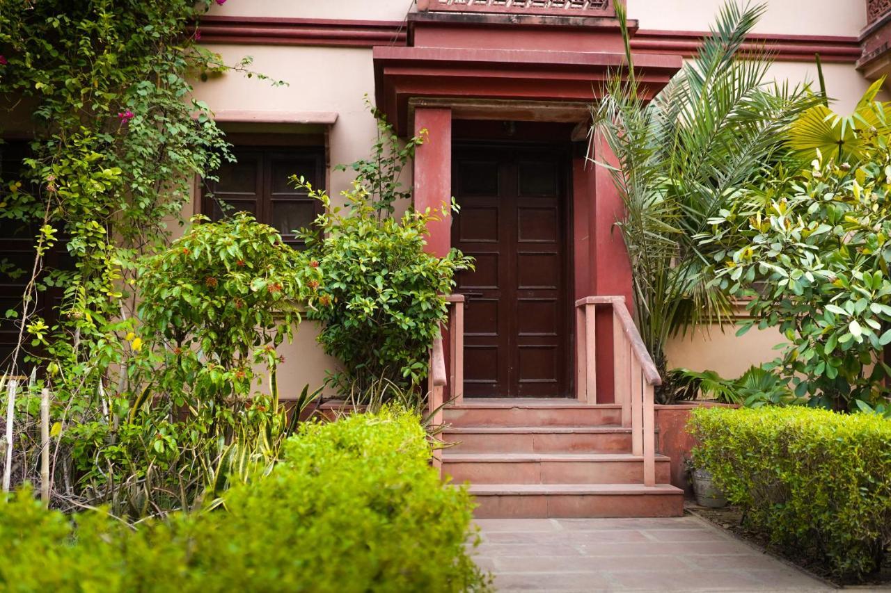 Mvt Guesthouse & Restaurant Vrindāvan Exterior foto