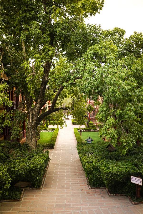 Mvt Guesthouse & Restaurant Vrindāvan Exterior foto
